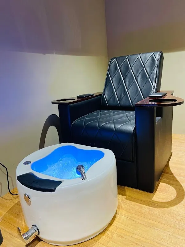Dluxe Unisex Salon