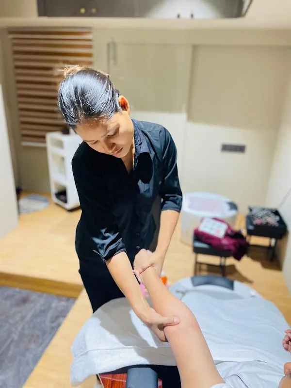 Dluxe Unisex Salon