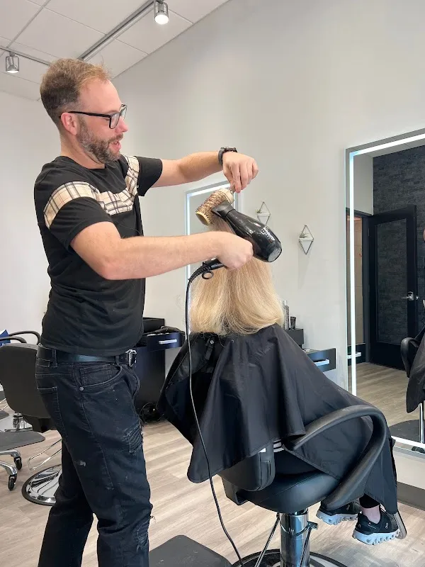 Salon Eleven