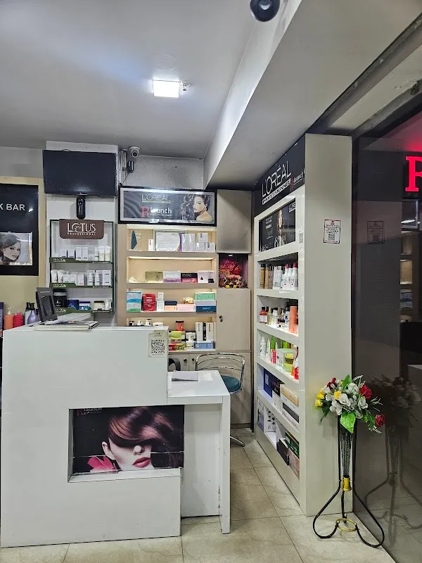 R Launch Salon |L'Oreal | Best Hair & Makeup Salon in Dhanbad | Unisex Salon