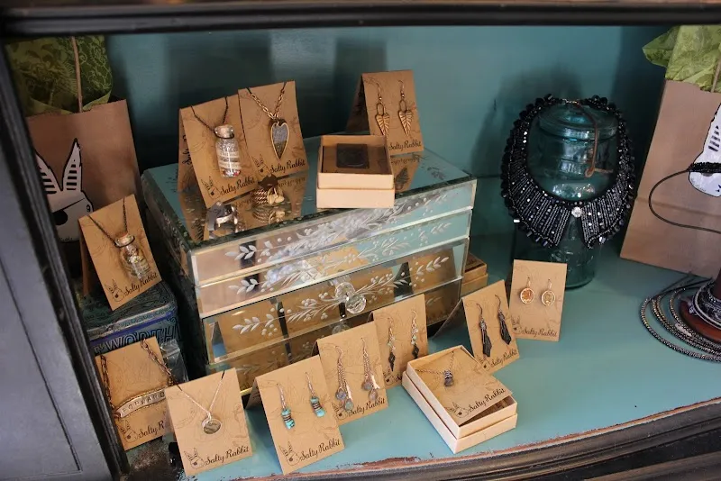 La Belle Vie Salon