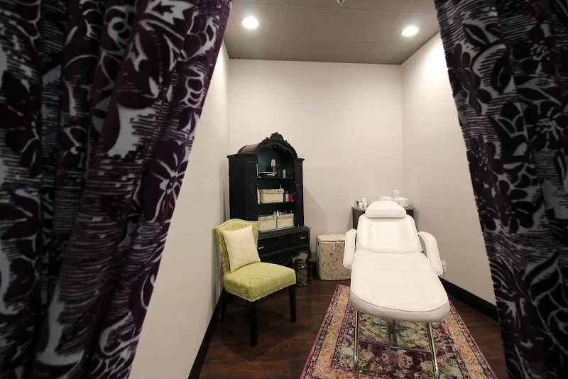 La Belle Vie Salon