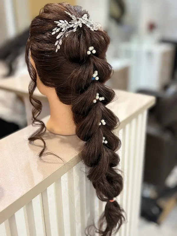 Glow by SSeema Tokas [unisex salon Hair, Skin n makeup studio]