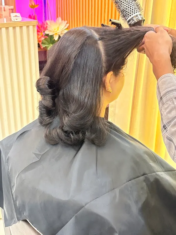 Glow by SSeema Tokas [unisex salon Hair, Skin n makeup studio]