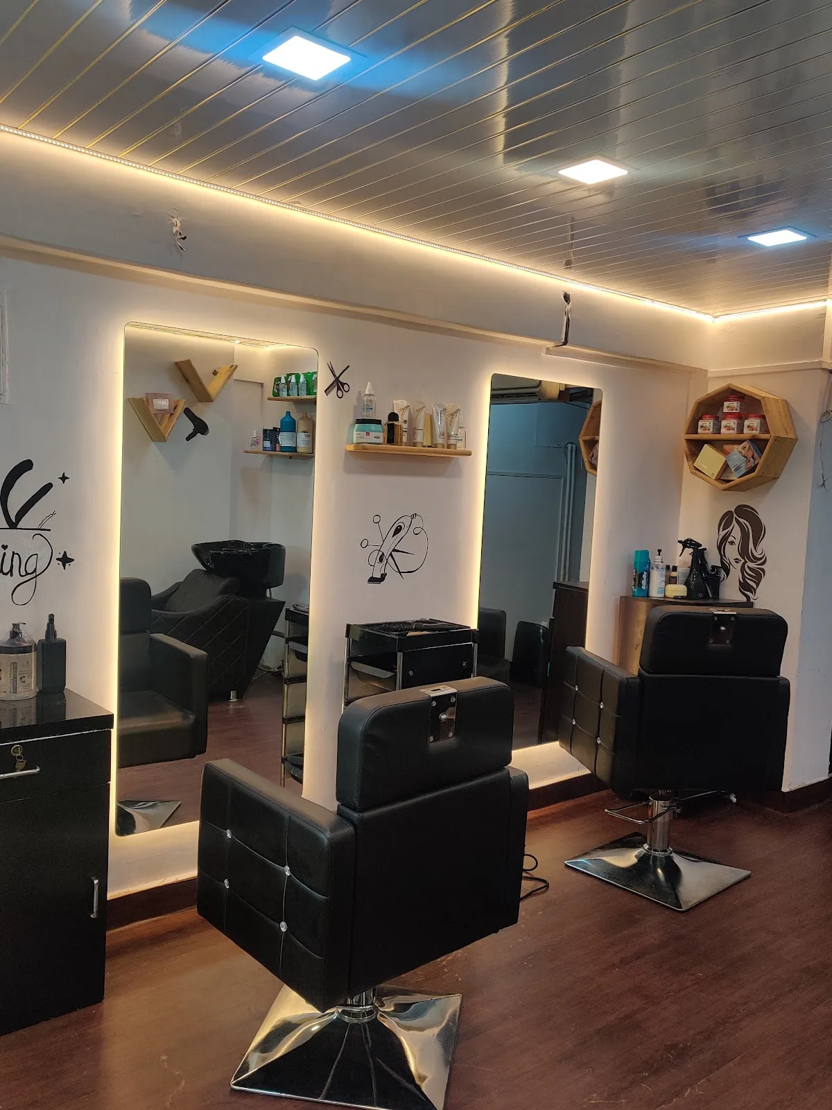Siya's Professional Unisex Salon