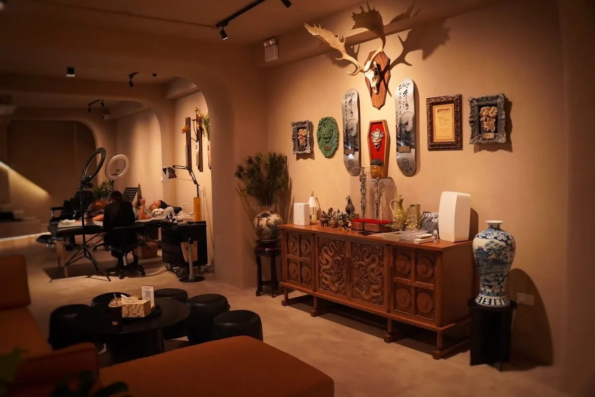 Silver Ant Tattoo Studio