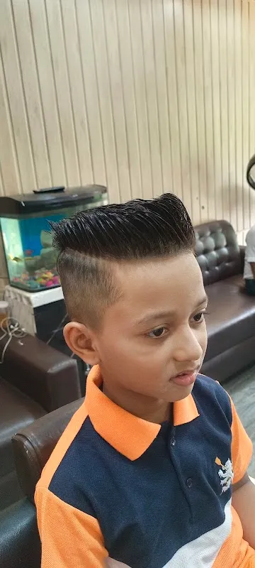 Max 15 Salon