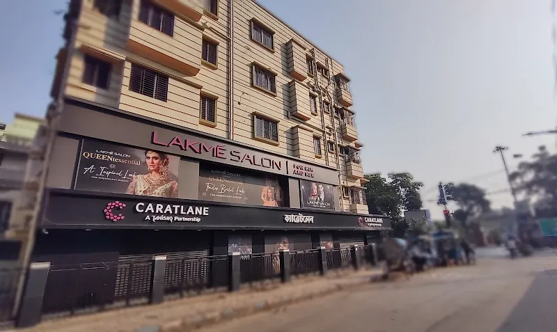 Lakme Salon For Him and Her in BT Road,Kolkata