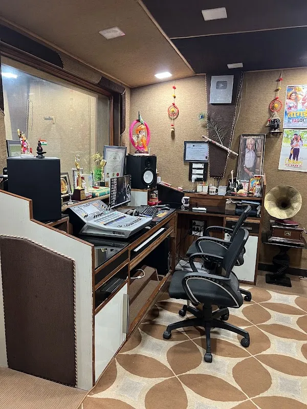 Shreehans Arts | Music Recording and Chroma Screen Studio Delhi