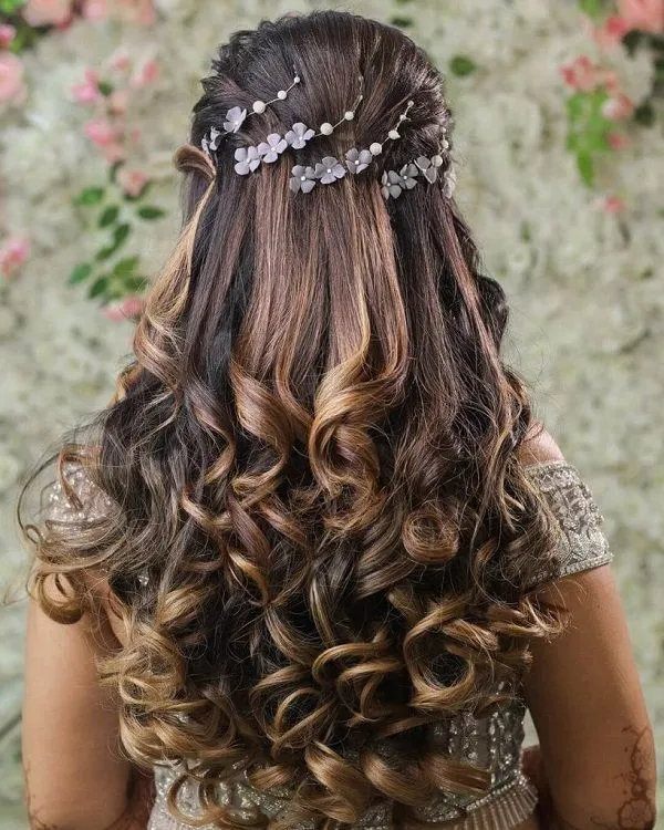 Blesses the family salon