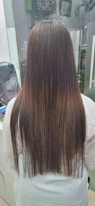 Blesses the family salon