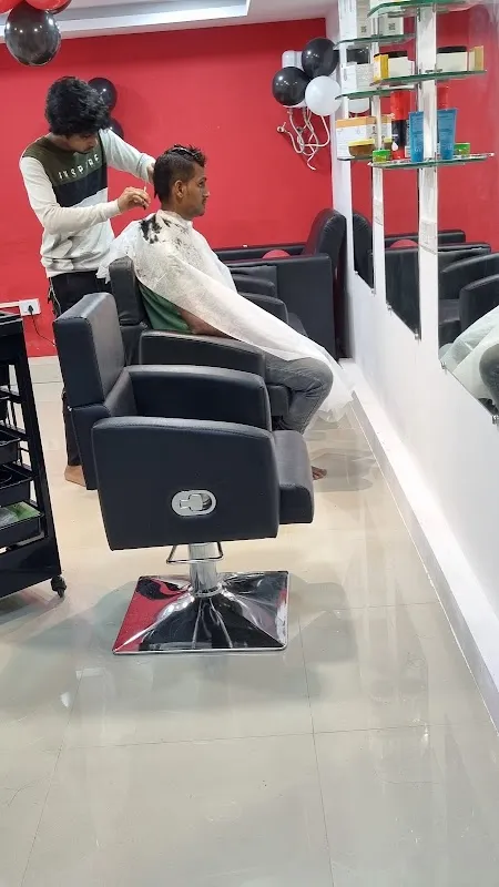 Blesses the family salon