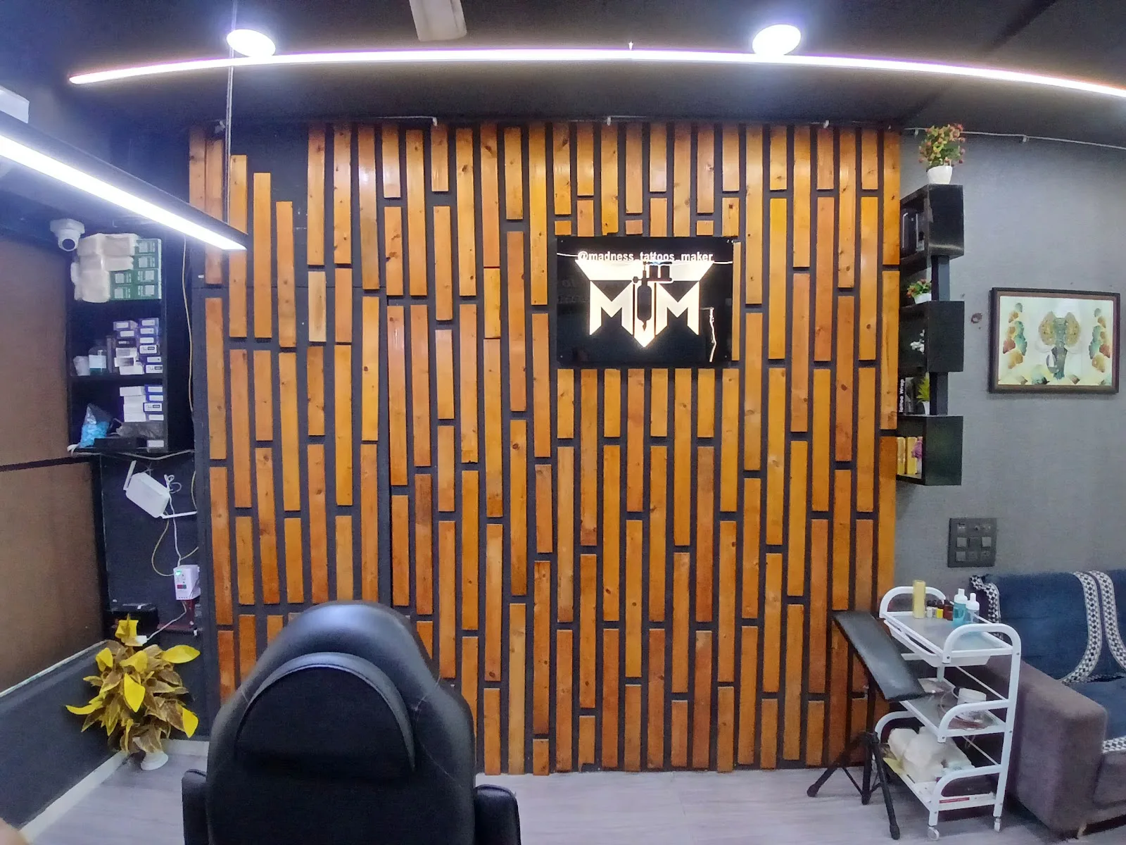 Madness Tattoos Maker - Tattoo Shop in Surat | Tattoo Artist | Tattoo Studio | Tattoo Removal