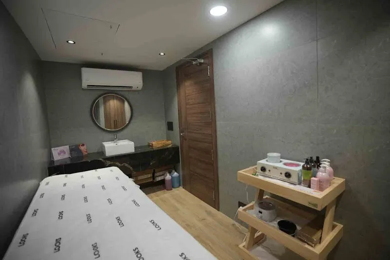 Looks Salon | Harmu