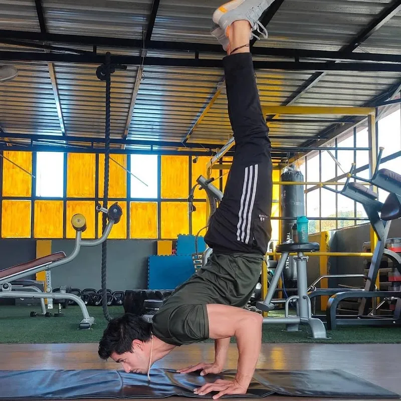 Cuts and Curves Fitness Studio