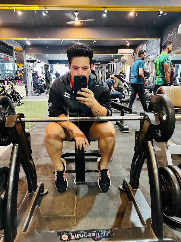 Cuts and Curves Fitness Studio