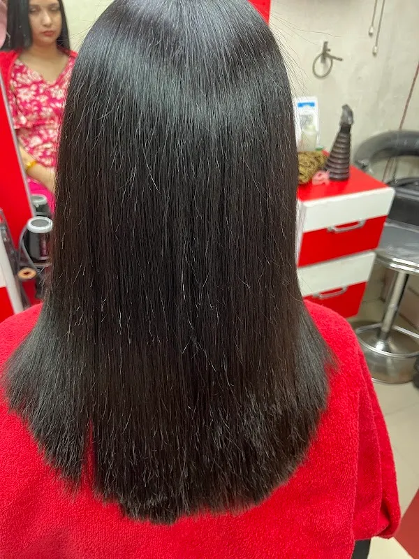 Cut 'N' Glow Beauty Parlour