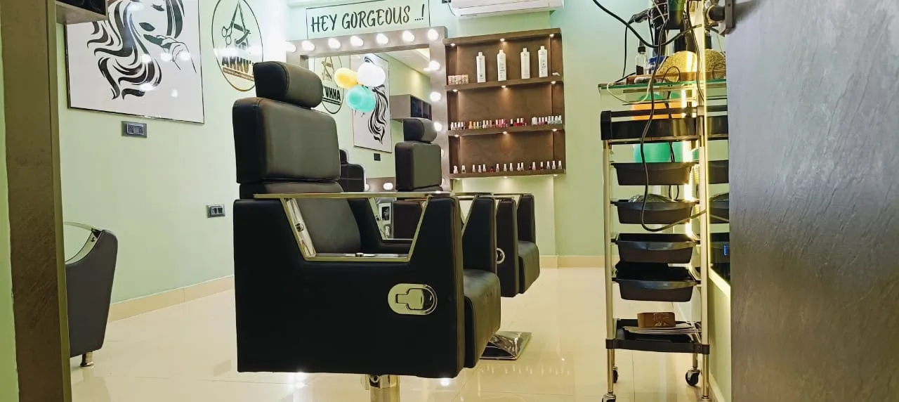 Akku'z The Unisex Salon