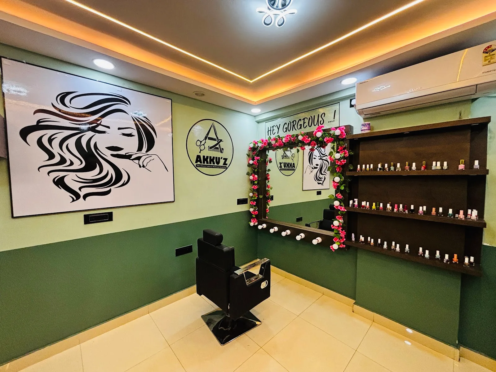 Akku'z The Unisex Salon