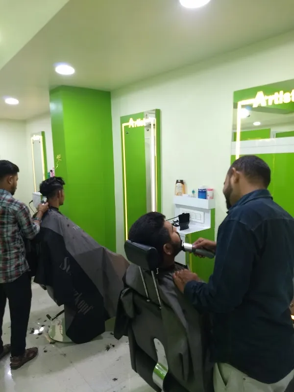 Artist Unisex Saloon