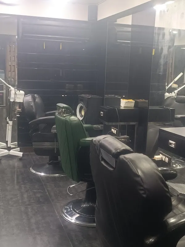 THE BLACK Salon