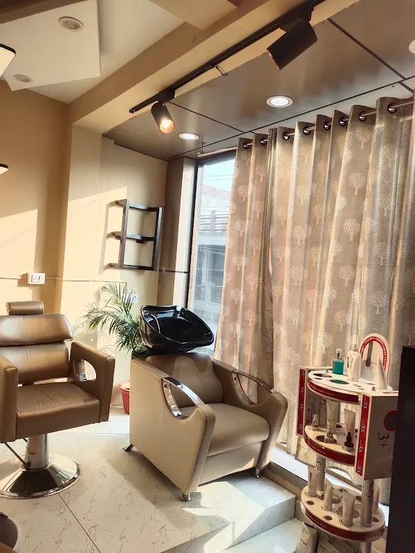 gold crown studio kalyanpur