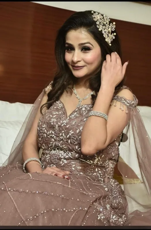 Mona Manav Makeovers Unisex Salon And Academy - Hari Nagar