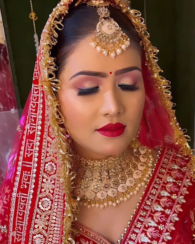 Mona Manav Makeovers Unisex Salon And Academy - Hari Nagar