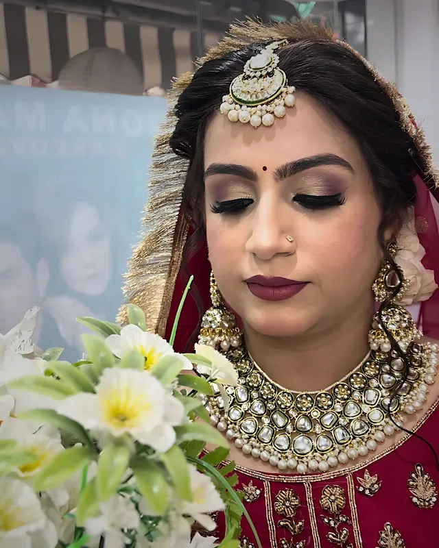 Mona Manav Makeovers Unisex Salon And Academy - Hari Nagar
