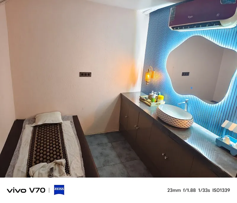 LA WELLA LUXURY SPA || BEST SPA IN MODEL TOWN