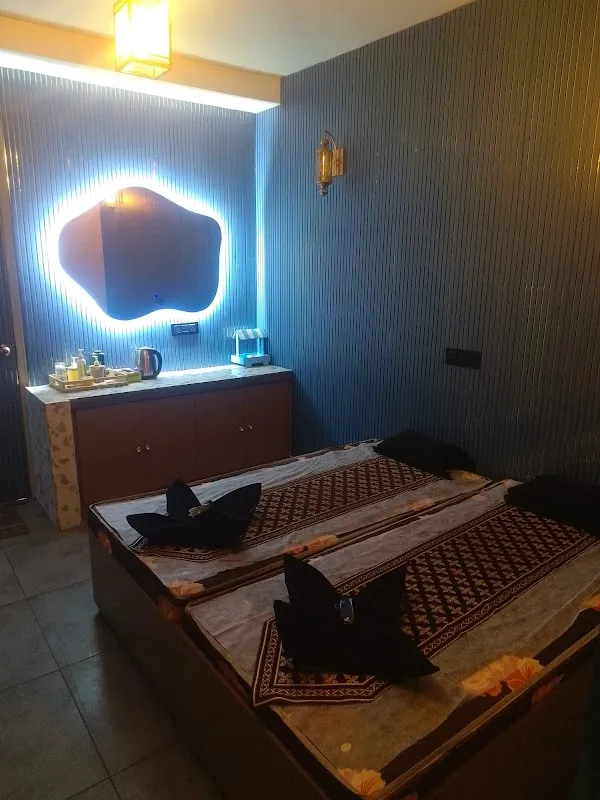 LA WELLA LUXURY SPA || BEST SPA IN MODEL TOWN