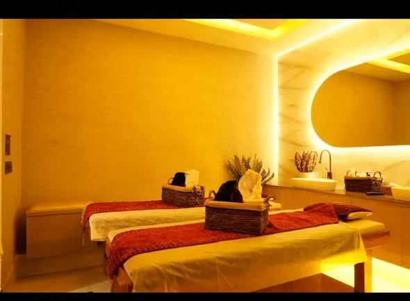LA WELLA LUXURY SPA || BEST SPA IN MODEL TOWN