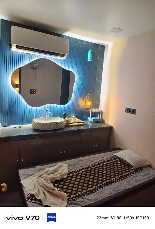 LA WELLA LUXURY SPA || BEST SPA IN MODEL TOWN