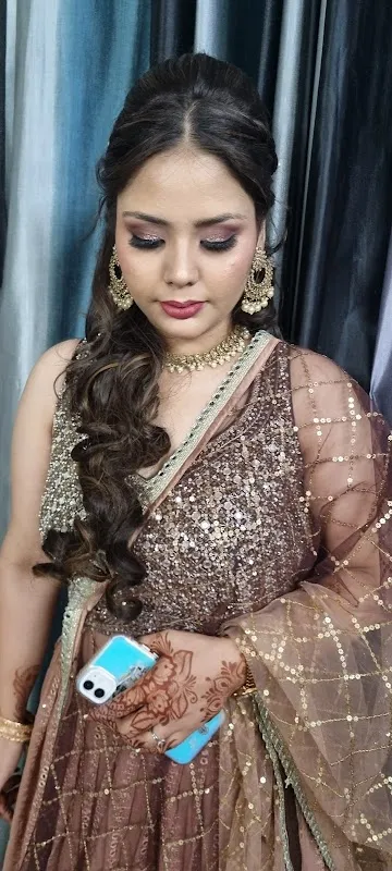 GLAM UP BEAUTY ZONE