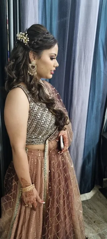 GLAM UP BEAUTY ZONE