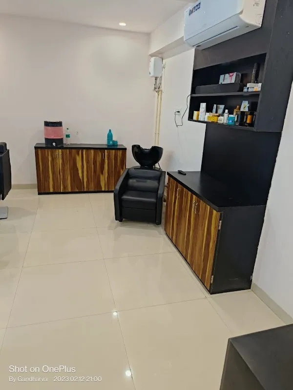 KP'S Unisex Salon - best hairdresser in akola