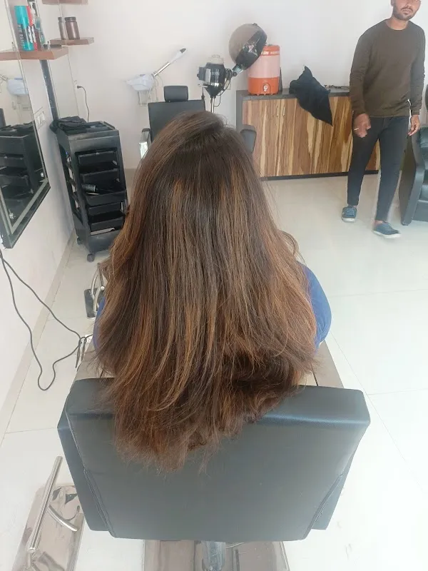 KP'S Unisex Salon - best hairdresser in akola