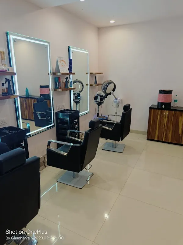 KP'S Unisex Salon - best hairdresser in akola