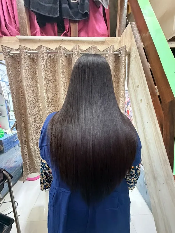 (गोल्डशीन ब्युटी सलून) GOLDSHEEN BEAUTY SALON & ACADEMY