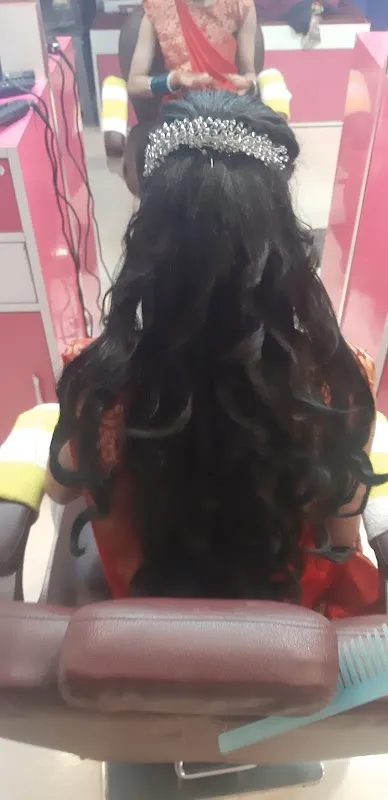 MAYRA MAKEOVER AND ACADEMY