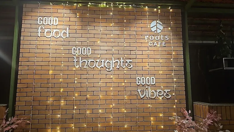 Roots Cafe