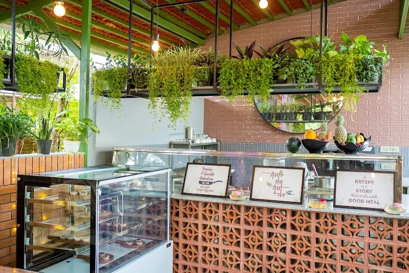 Roots Cafe