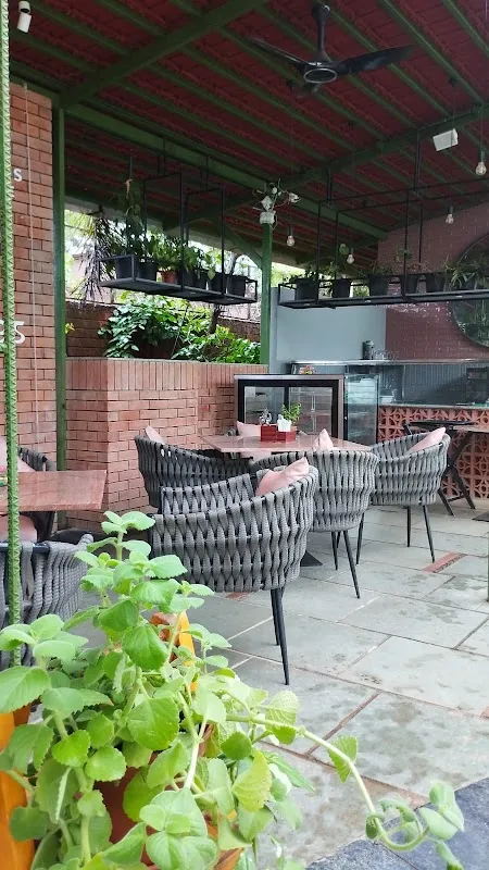 Roots Cafe