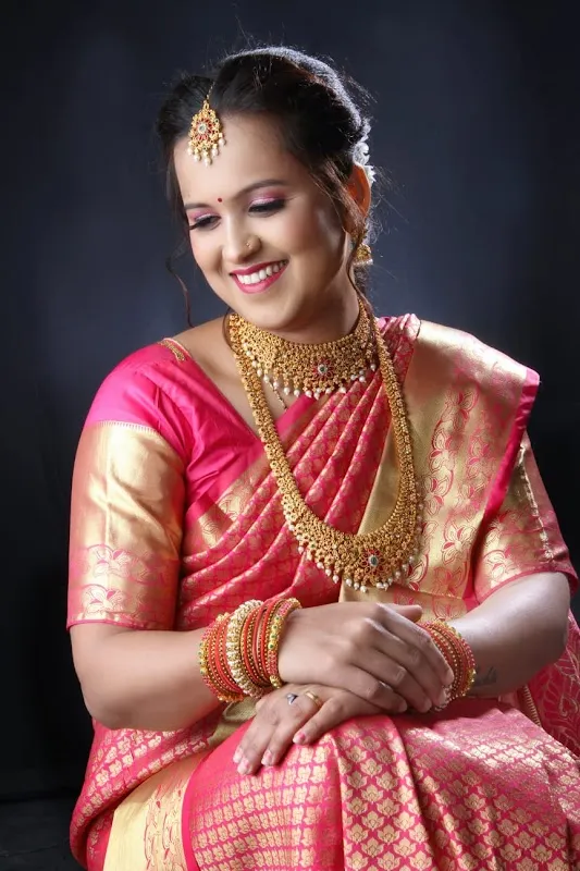 Shraddha Beauty Salon & Academy| Bridal expert in Kalyan