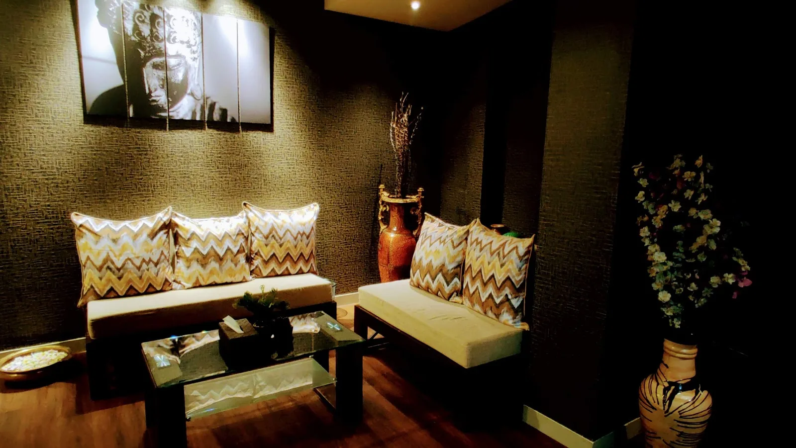 Eden Aisle Spa Baner