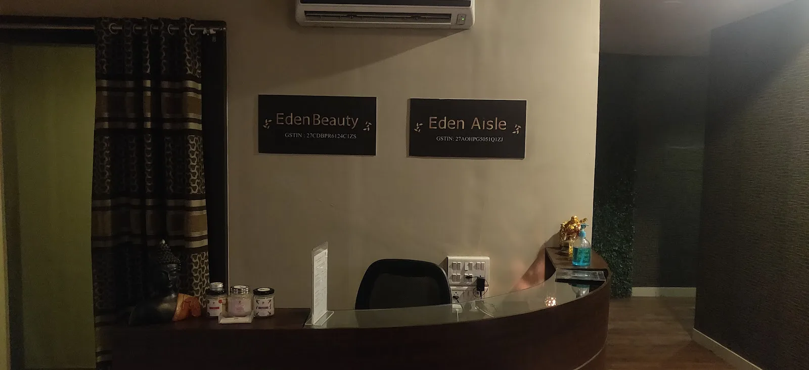 Eden Aisle Spa Baner