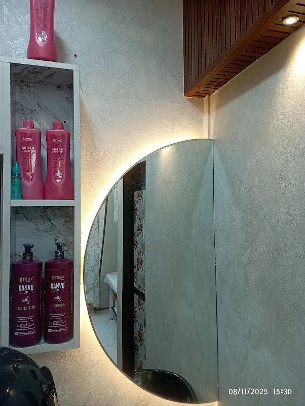 Diva's Beauty Salon & Academy - Malad