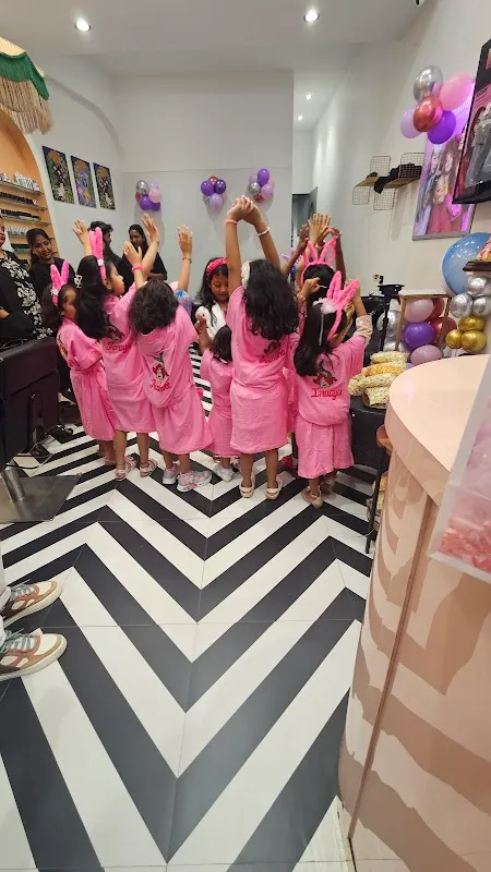 Hairbox by Nisha & Sneha (Byculla East)