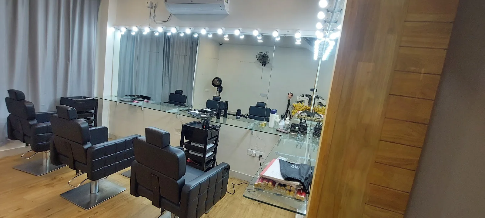 Gk Beauty studio and academy (Only for ladies)