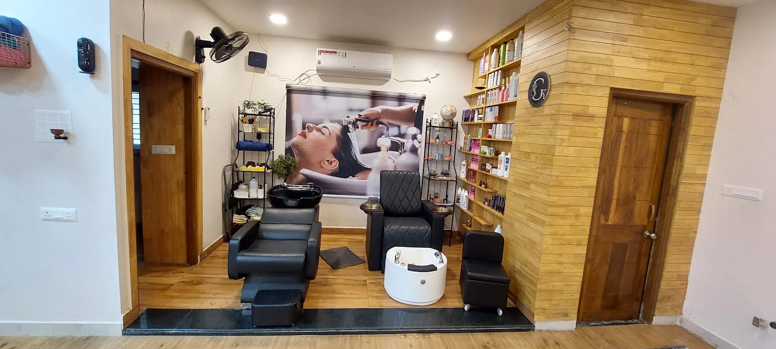 Gk Beauty studio and academy (Only for ladies)